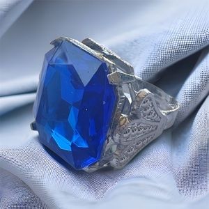 Vintage large blue stone adjustable ring